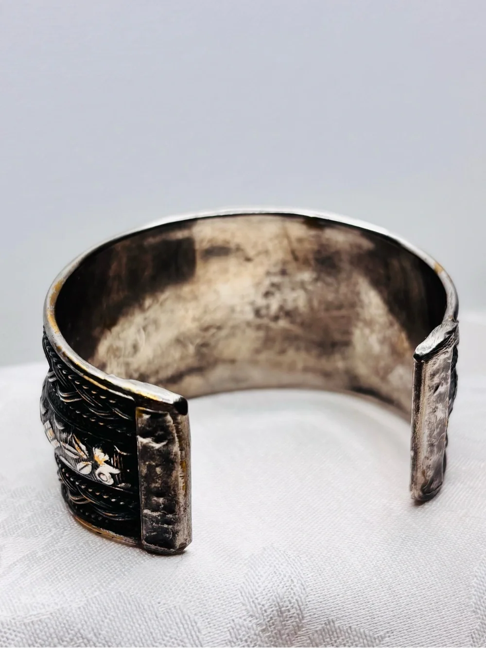 Vintage Bold Wide Cuff Bracelet Aged Silver-Tone